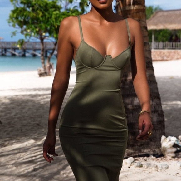 House of CB Dresses & Skirts - NWT House of CB Mallory Khaki Dress Size Small